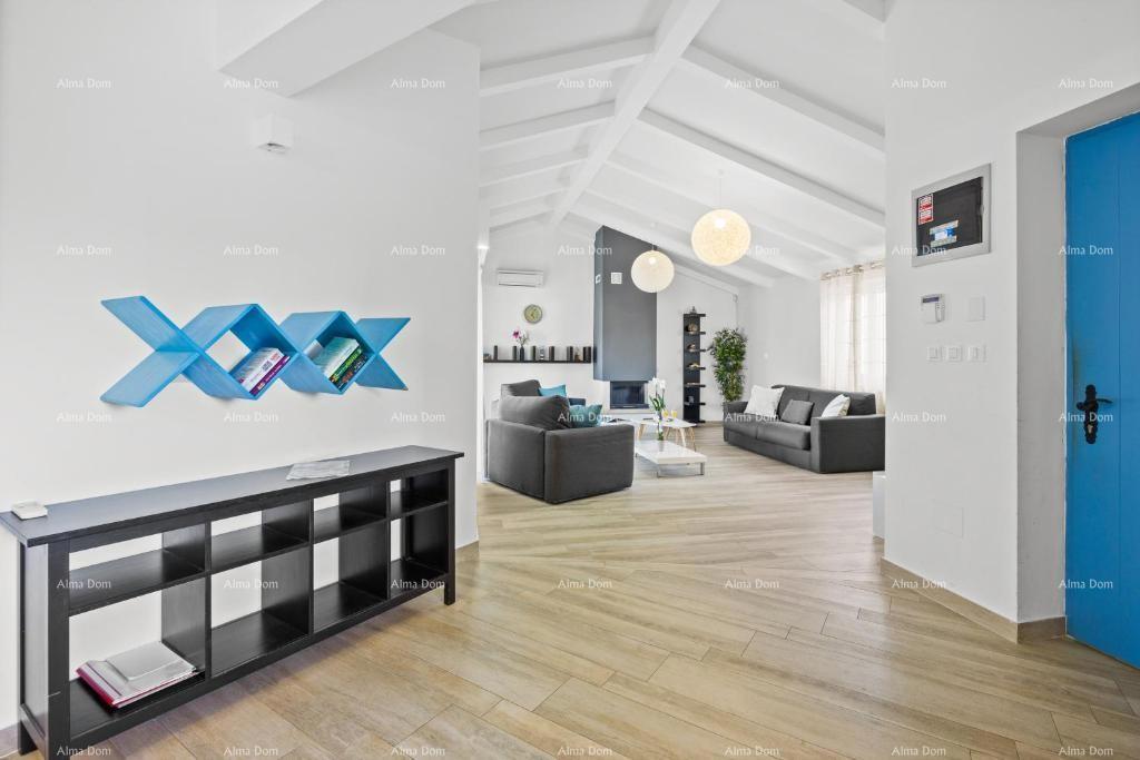 Vendere una bellissima, lussuosa villa istriana in una posizione attraente, Pošesi, Medolino!