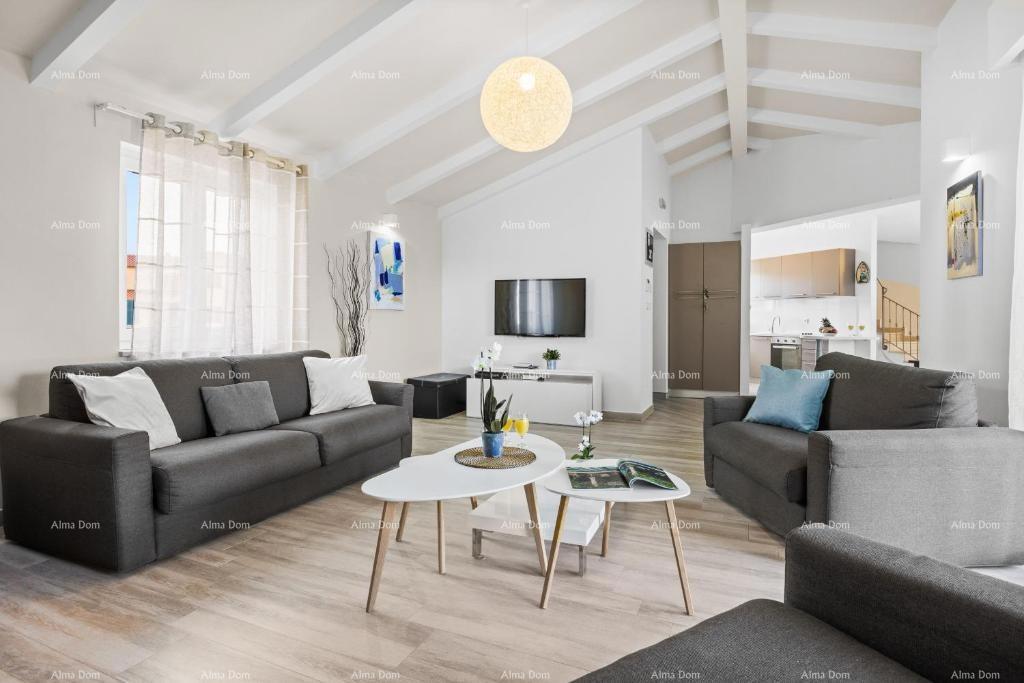 Vendere una bellissima, lussuosa villa istriana in una posizione attraente, Pošesi, Medolino!