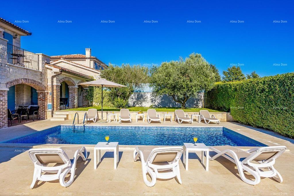 Vendere una bellissima, lussuosa villa istriana in una posizione attraente, Pošesi, Medolino!