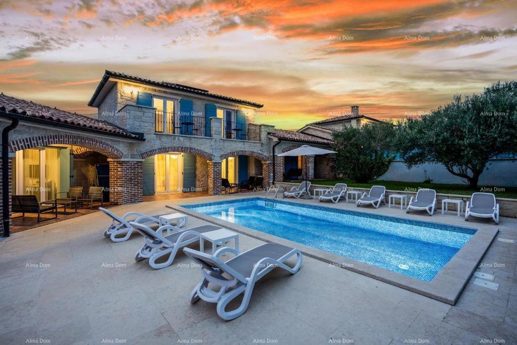 Vendere una bellissima, lussuosa villa istriana in una posizione attraente, Pošesi, Medolino!