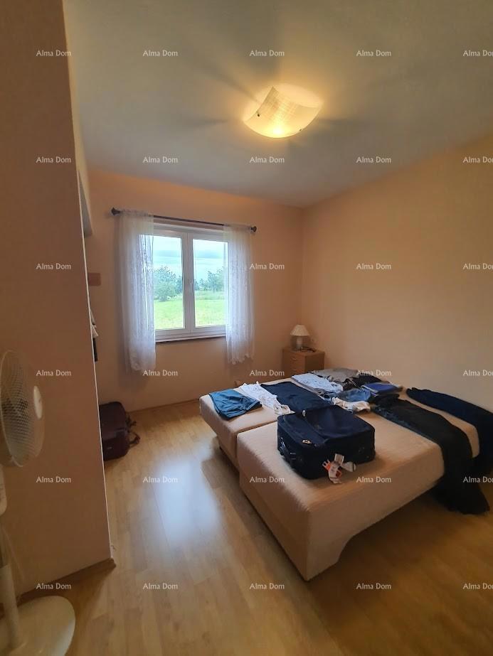 Casa familiare con garage, cantina e possibilità di acquisto di terreno aggiuntivo – 30 min da Pola