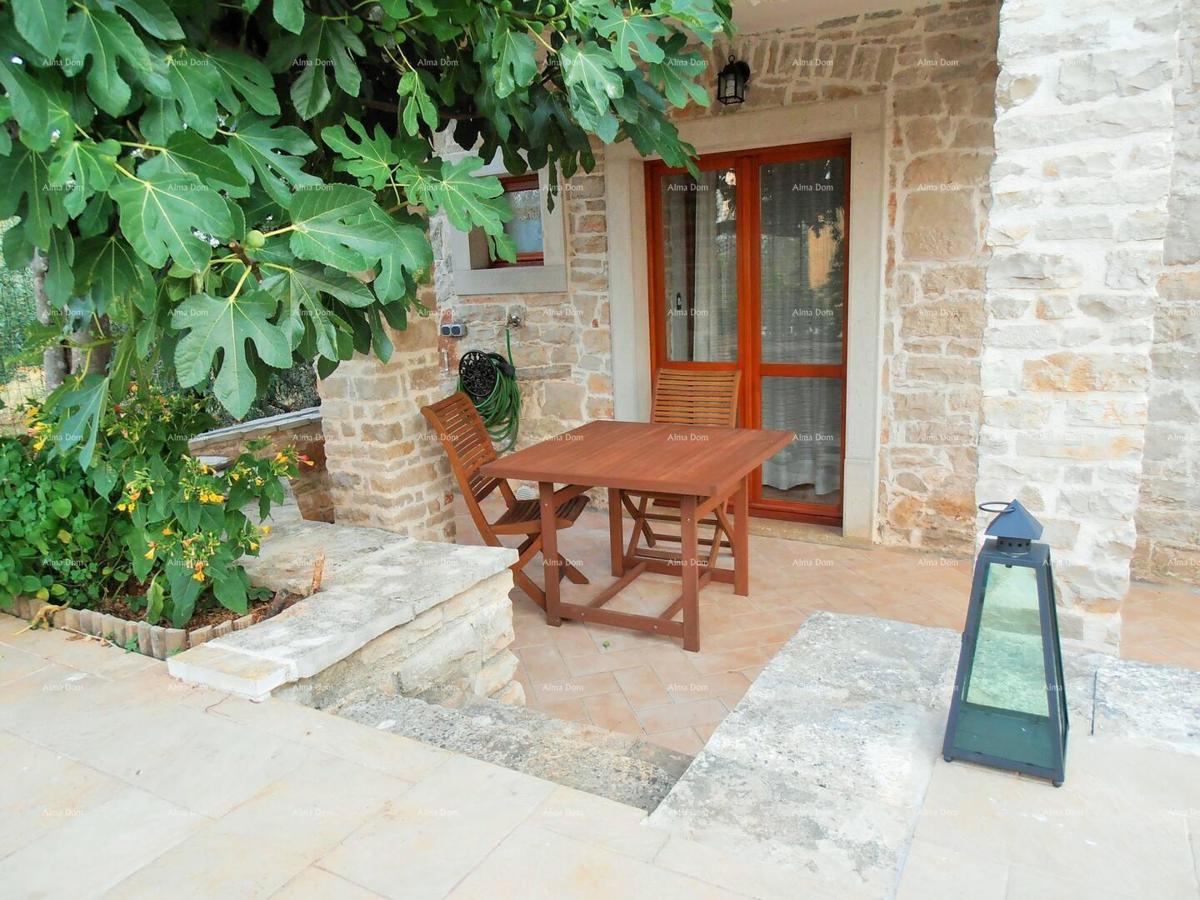 Marcana. Due case in pietra con piscina.