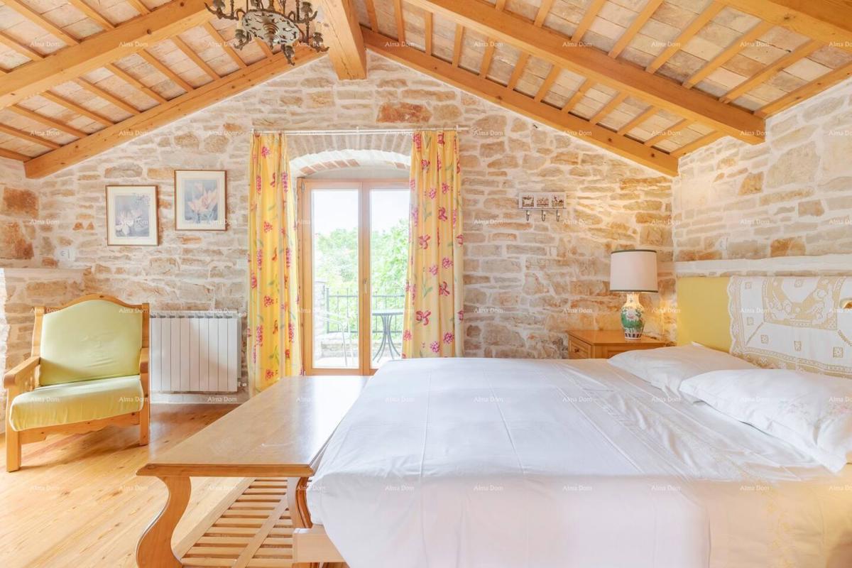 Marcana. Due case in pietra con piscina.