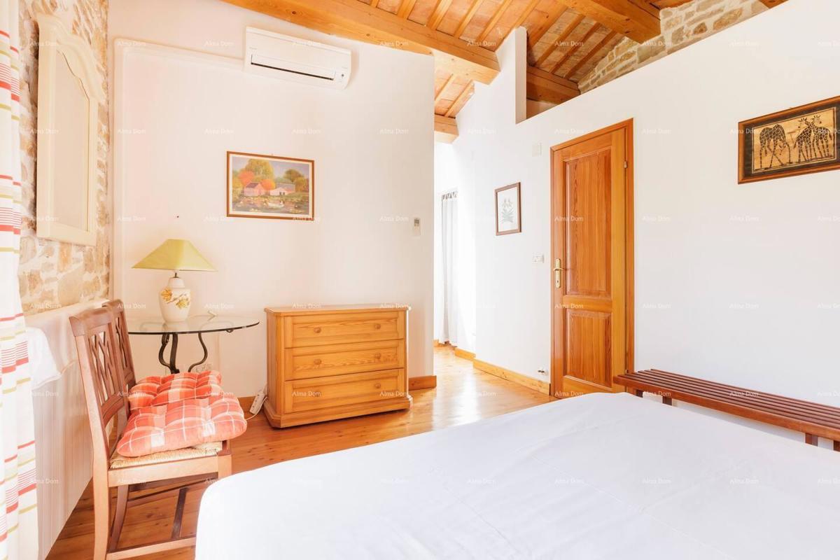 Marcana. Due case in pietra con piscina.