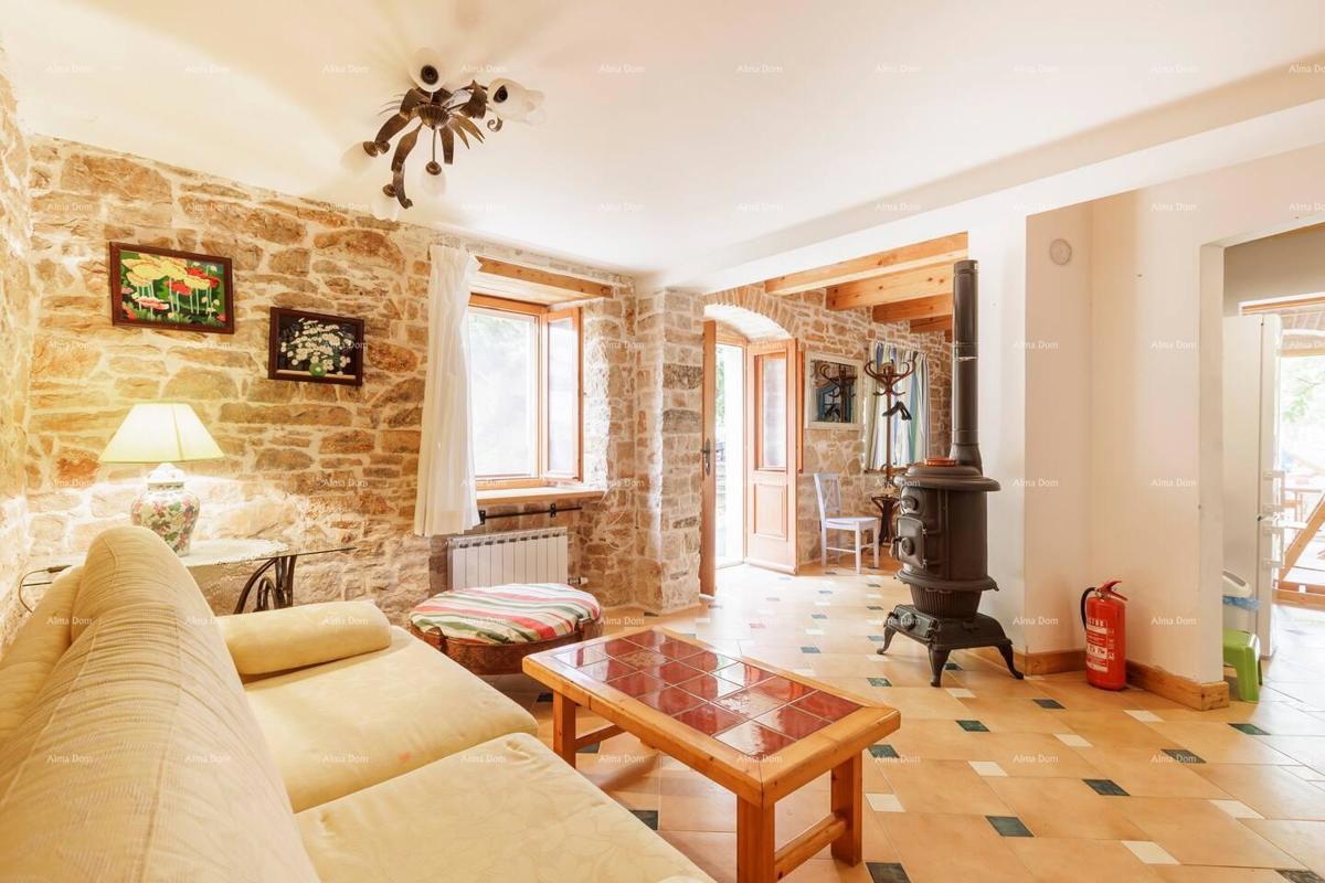 Marcana. Due case in pietra con piscina.