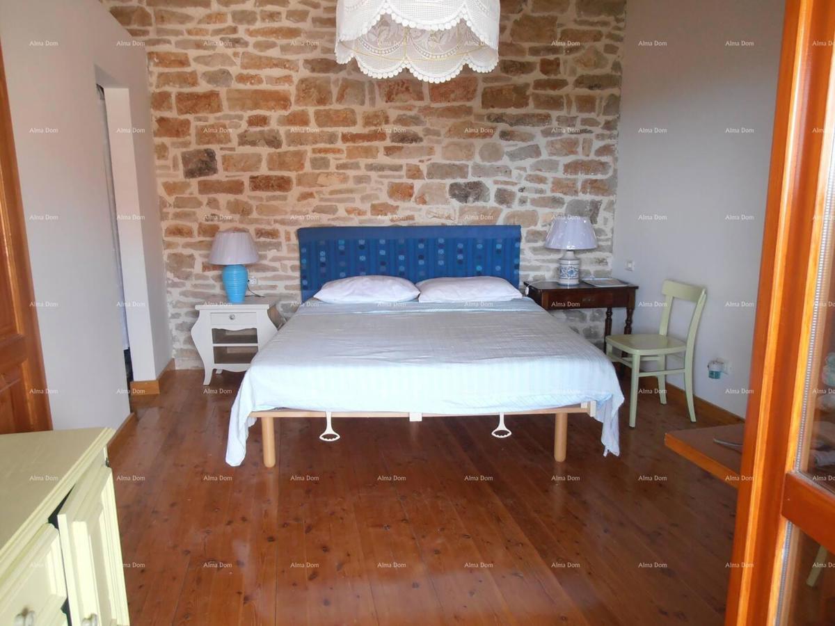 Marcana. Due case in pietra con piscina.