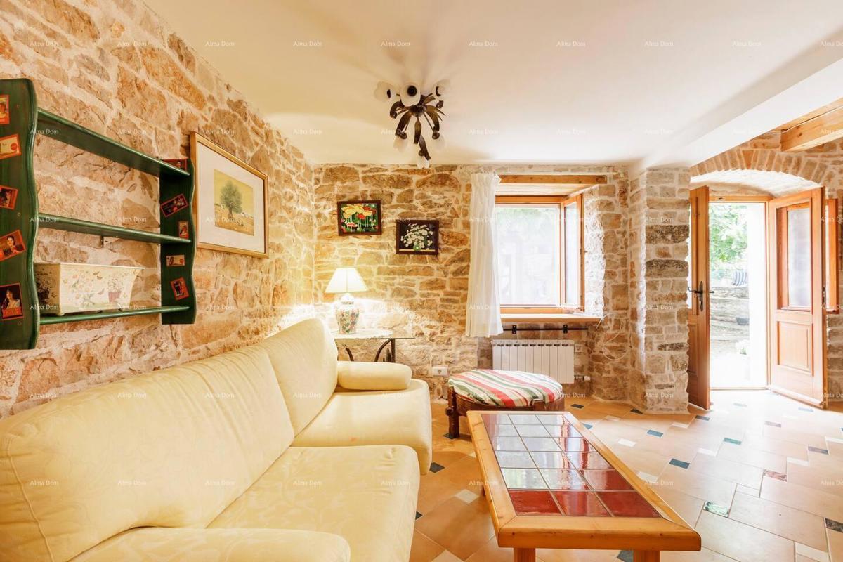 Marcana. Due case in pietra con piscina.