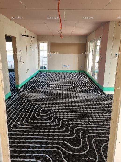 Moderna villa con piscina, 1 km dal mare, Pula