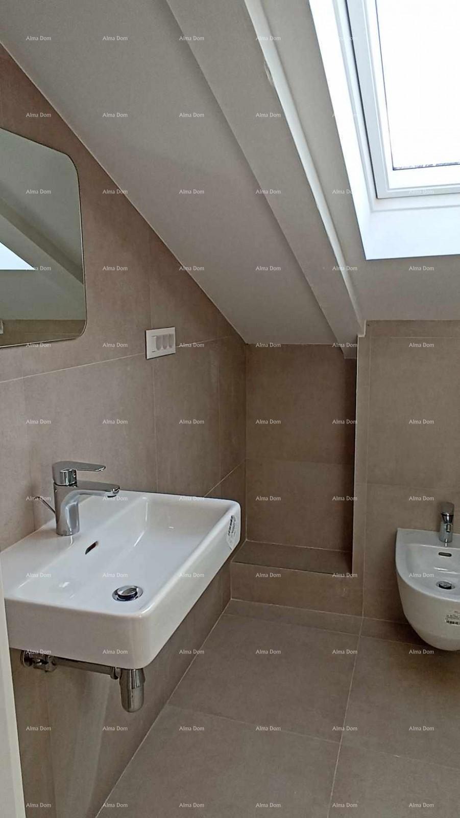 Vendita di un appartamento duplex arredato con vista mare, Tar, Poreč!