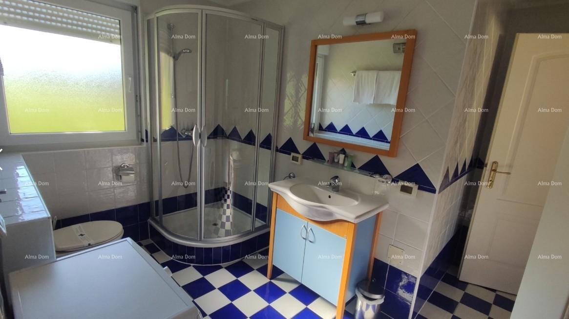 Vendita - appartamento in un complesso residenziale attraente con vista mare! 200m dal mare e dalle spiagge, Umago!