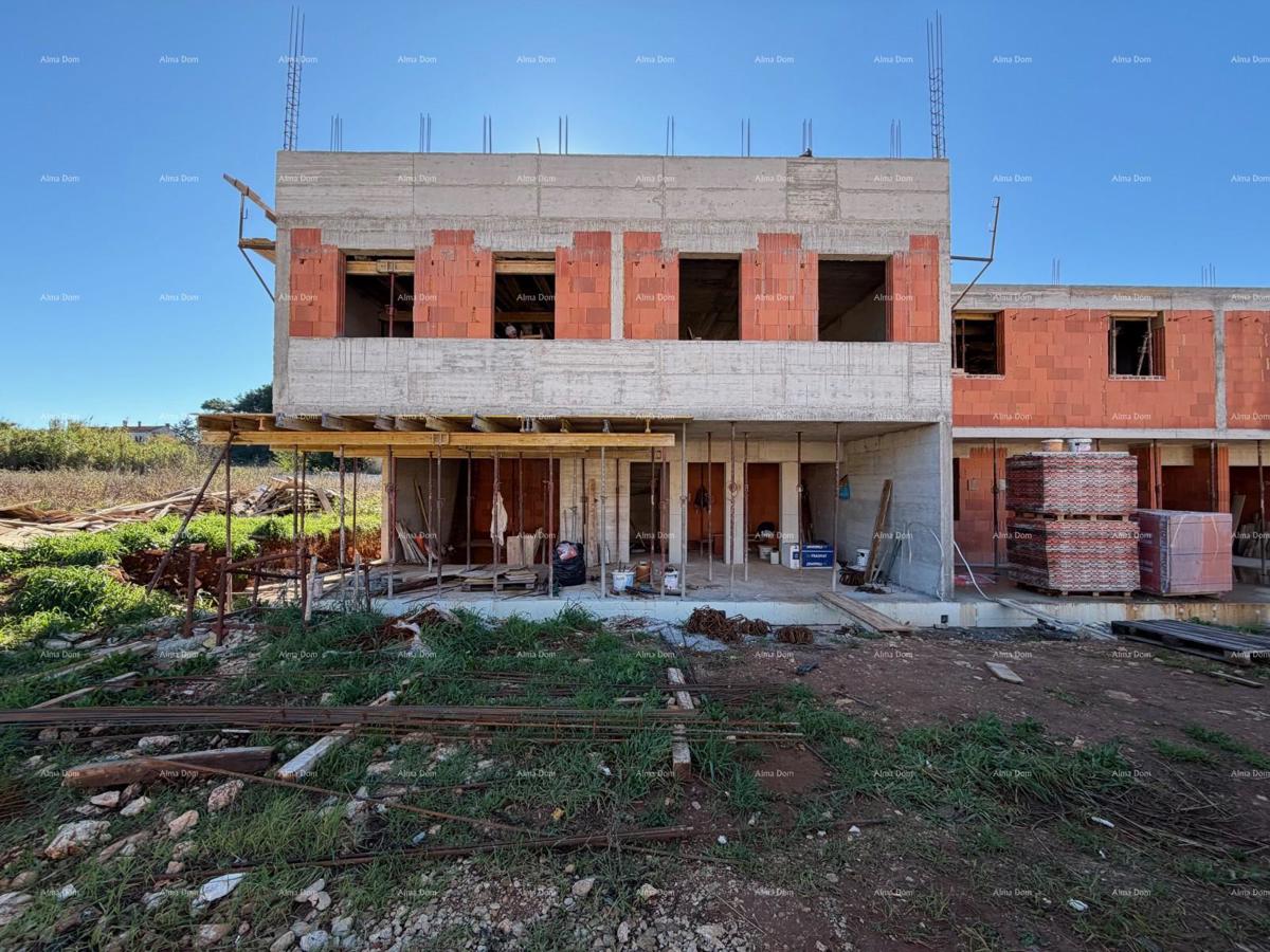 Sure! Please provide the title you would like me to translate into Italian.