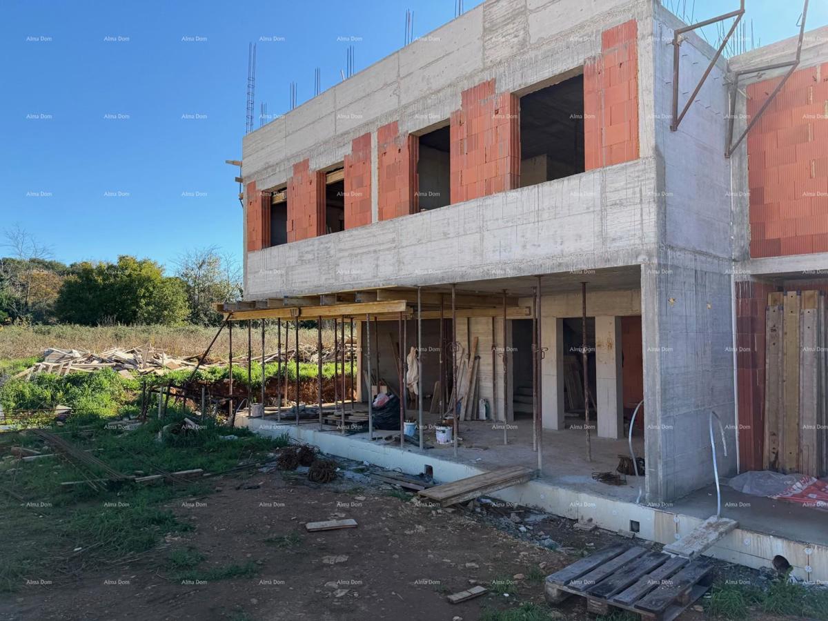 Sure! Please provide the title you would like me to translate into Italian.