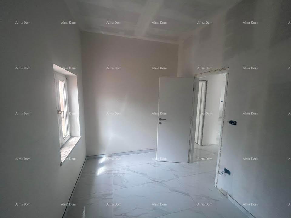 Poreč – ampio appartamento al piano terra con giardino