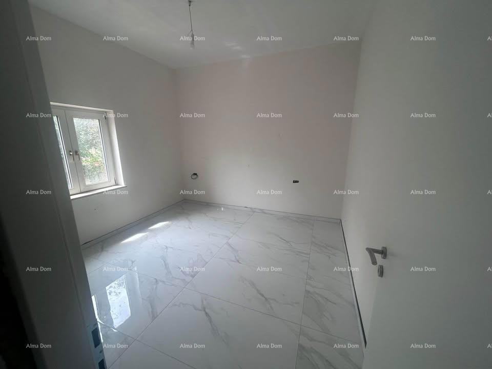 Poreč – ampio appartamento al piano terra con giardino