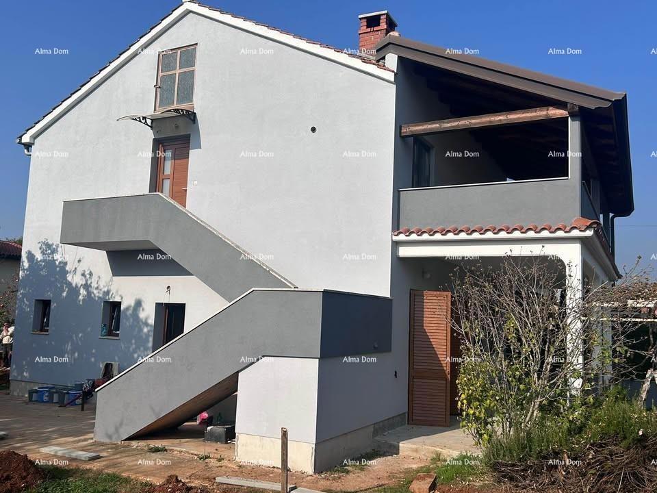 Poreč – ampio appartamento al piano terra con giardino