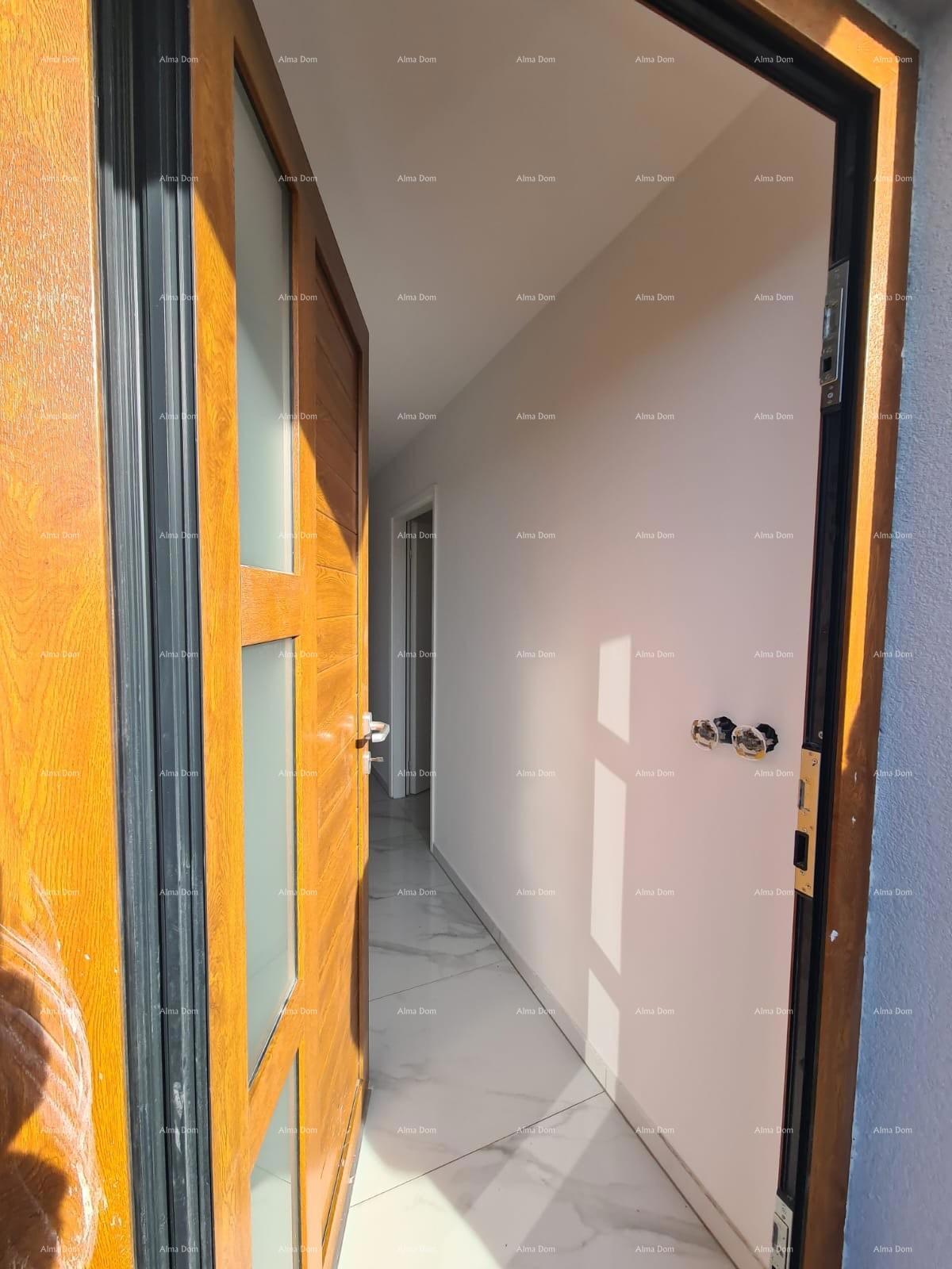 Poreč – ampio appartamento al piano terra con giardino