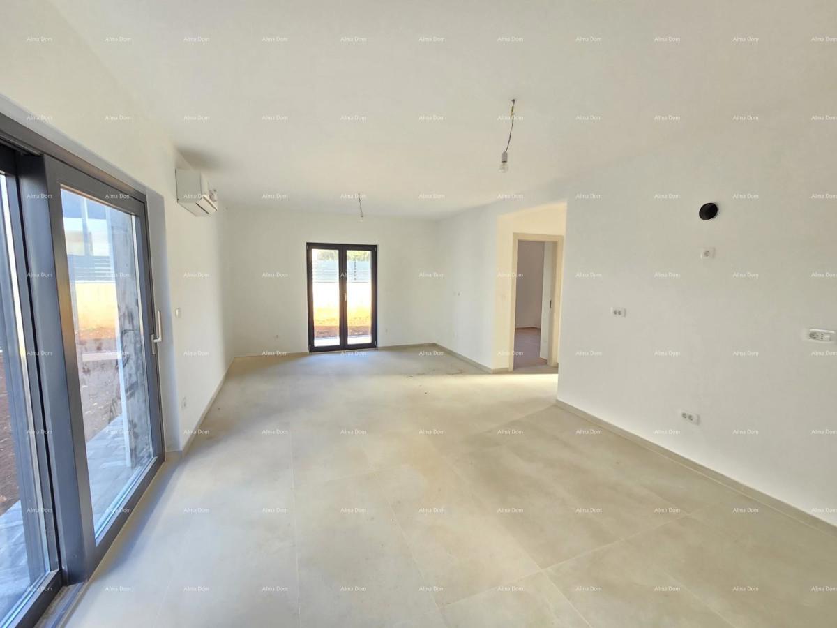 Appartamento bilocale con giardino vicino al mare. MEDULIN.