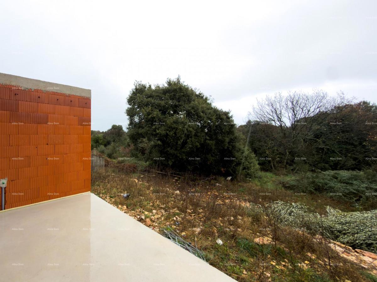 Ližnjan! Nuova costruzione! Appartamento con giardino piccolo.