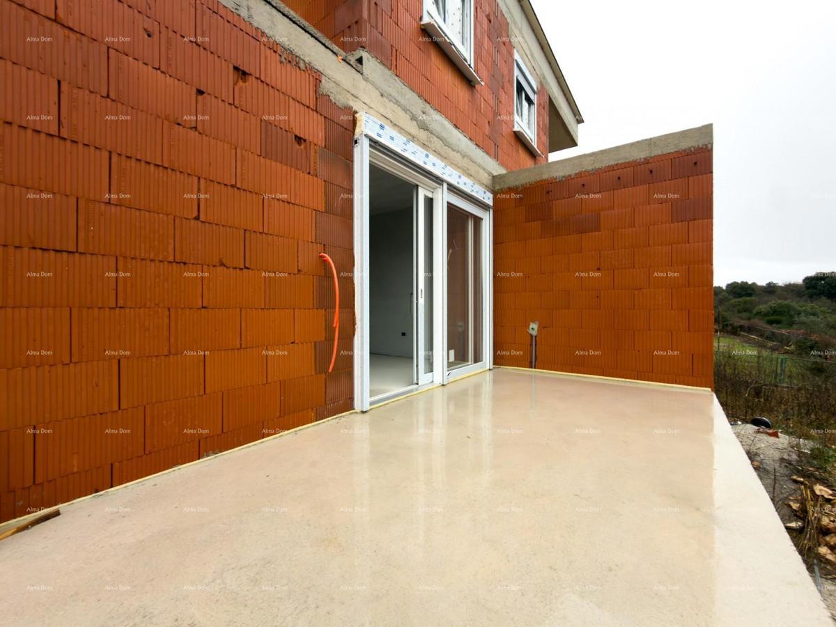 Ližnjan! Nuova costruzione! Appartamento con giardino piccolo.