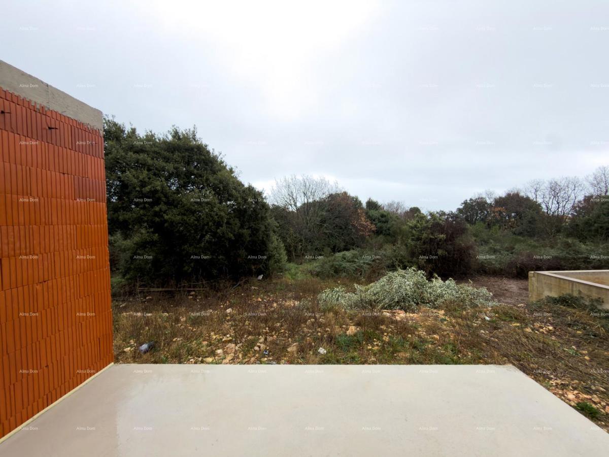 Ližnjan! Nuova costruzione! Appartamento con giardino piccolo.