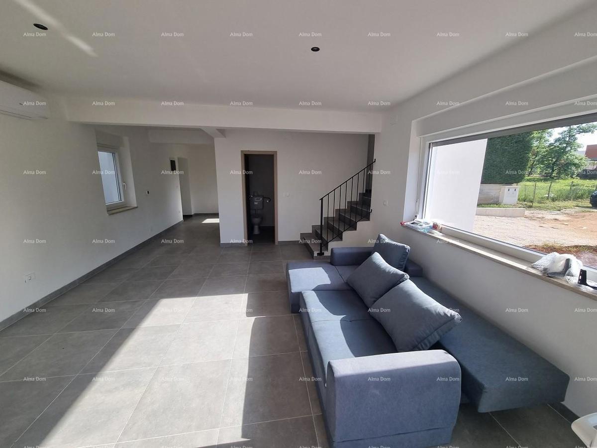 Moderna duplex casa con terrazza sul tetto e vista panoramica sul mare