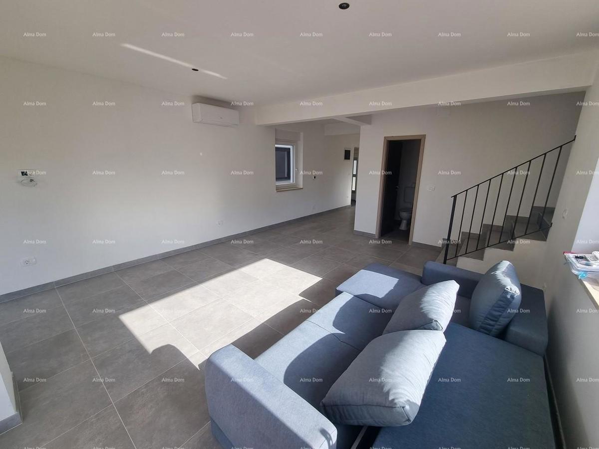 Moderna duplex casa con terrazza sul tetto e vista panoramica sul mare