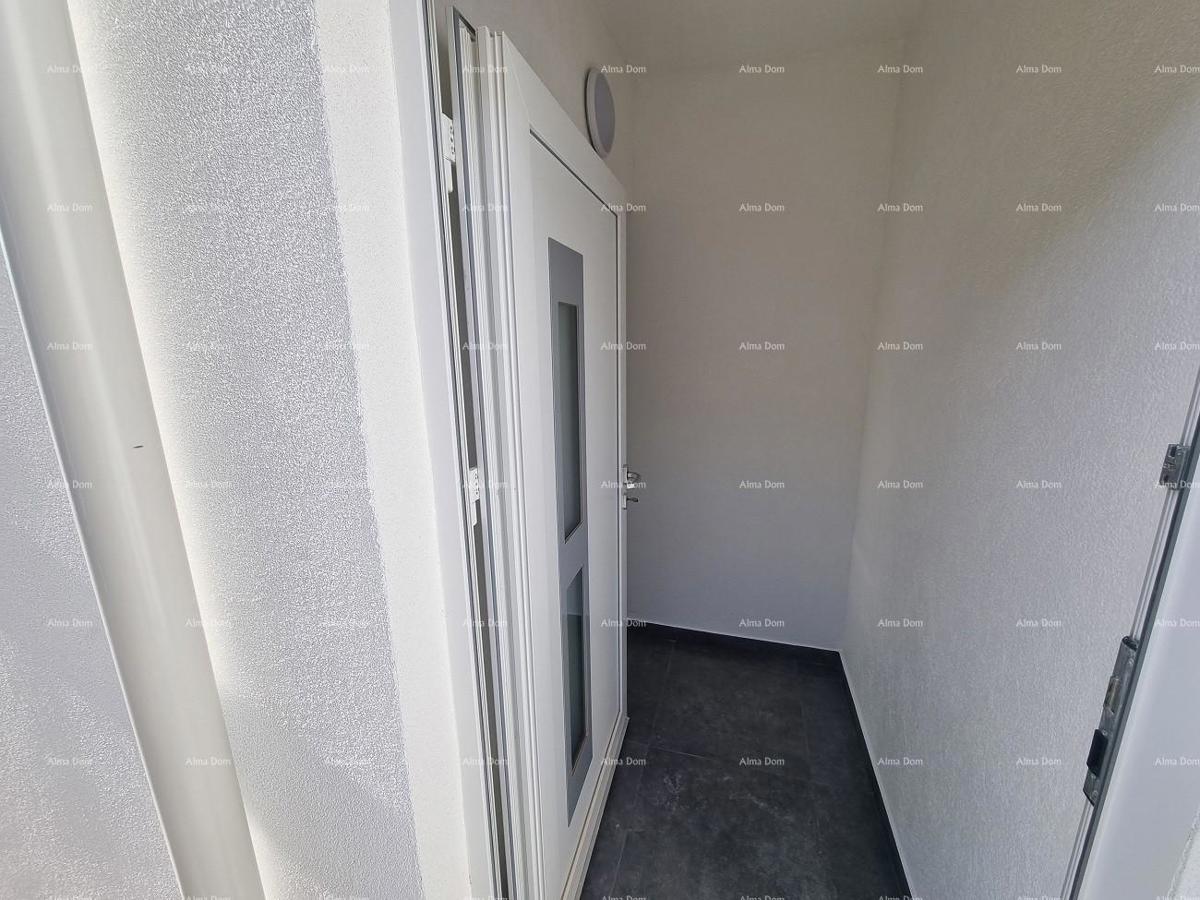 Moderna duplex casa con terrazza sul tetto e vista panoramica sul mare