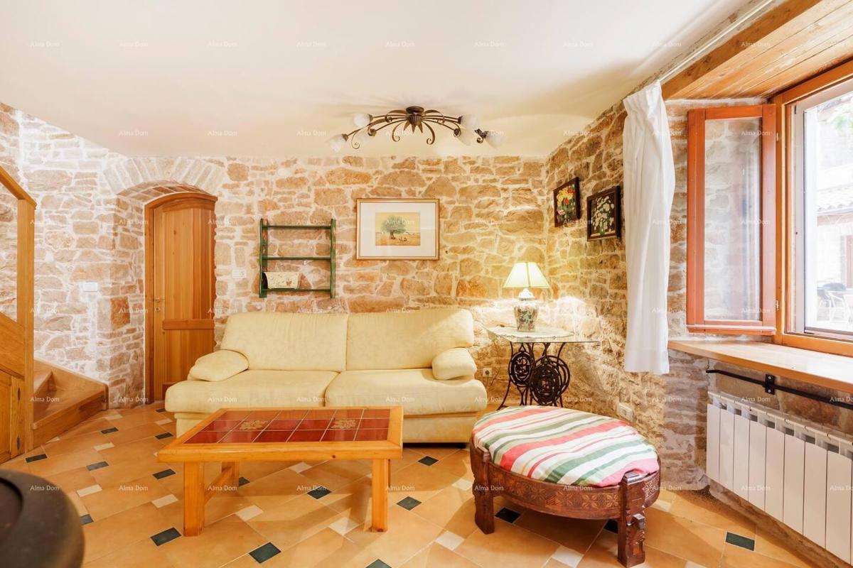 Marcana. Due case in pietra con piscina.