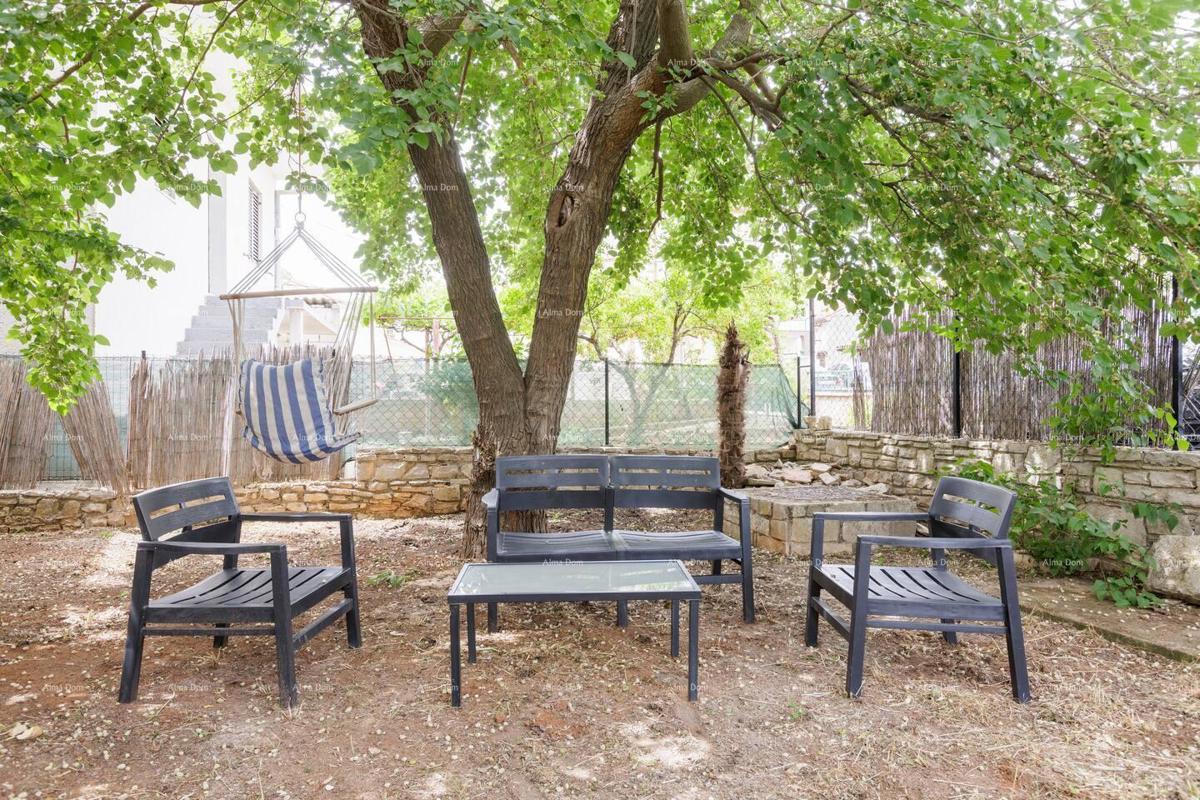 Marcana. Due case in pietra con piscina.