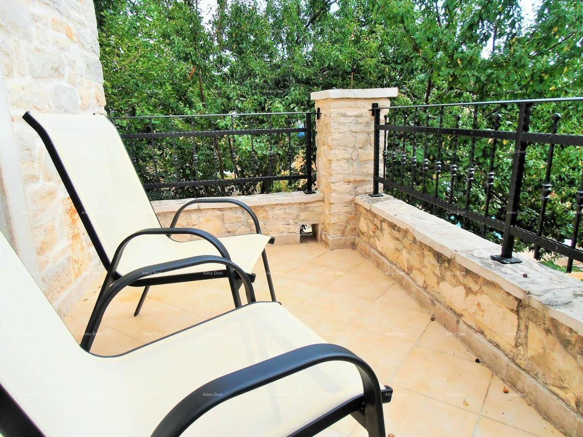 Marcana. Due case in pietra con piscina.