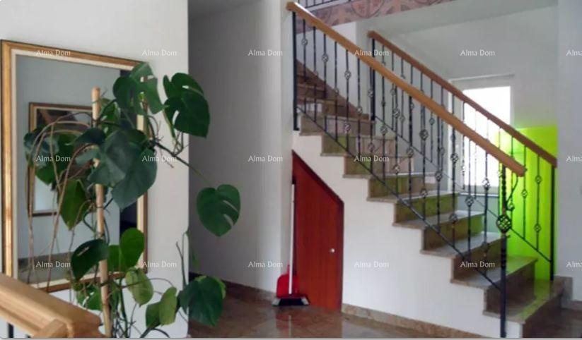 Casa con 14 appartamenti vicino al centro storico di Rovigno