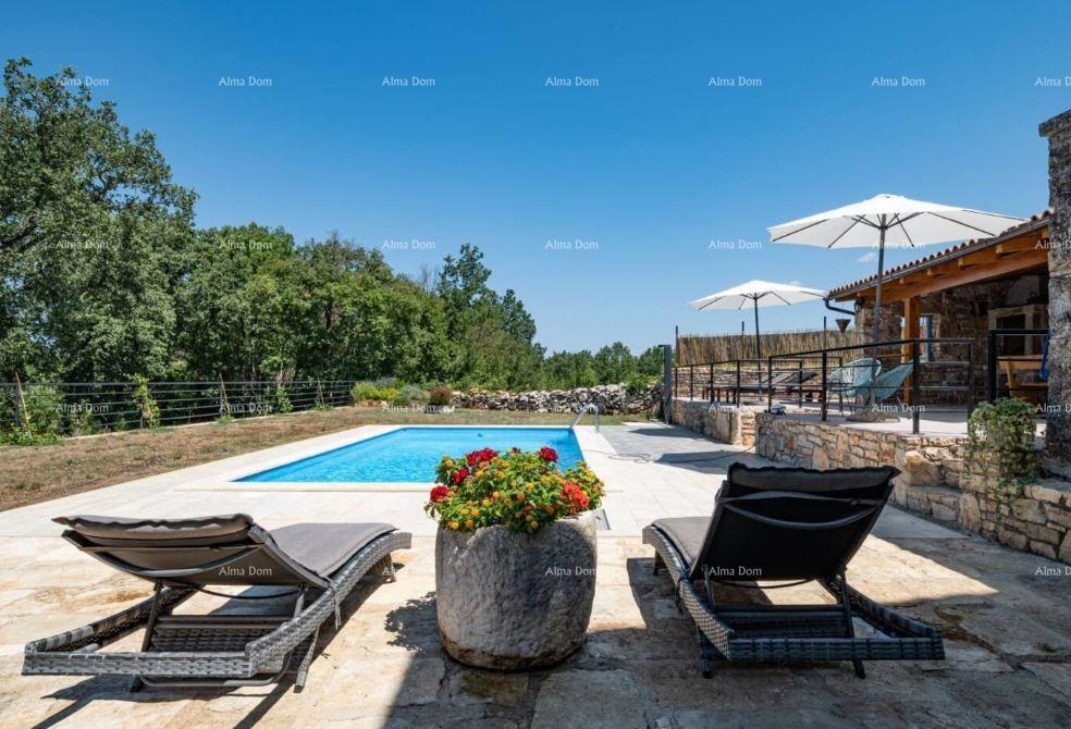 Casa in pietra d'Istria ristrutturata con piscina