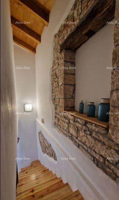 Casa in pietra d'Istria ristrutturata con piscina