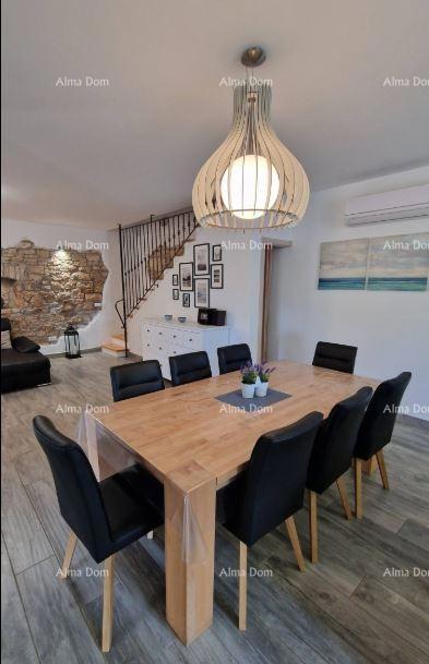 Casa in pietra d'Istria ristrutturata con piscina