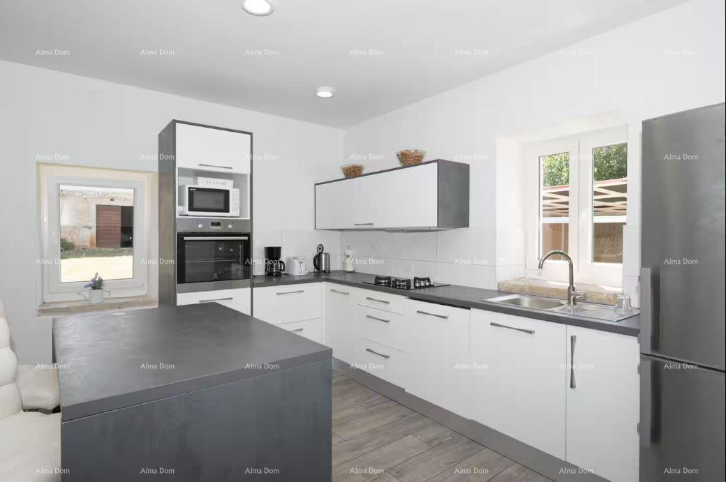 Casa in pietra d'Istria ristrutturata con piscina