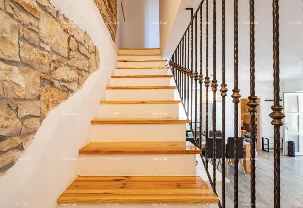 Casa in pietra d'Istria ristrutturata con piscina