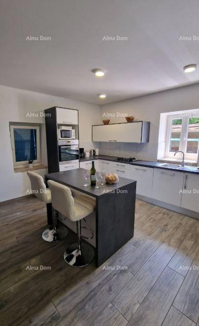 Casa in pietra d'Istria ristrutturata con piscina