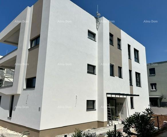 Vendiamo appartamento in nuova costruzione con giardino! ŠTINJAN.