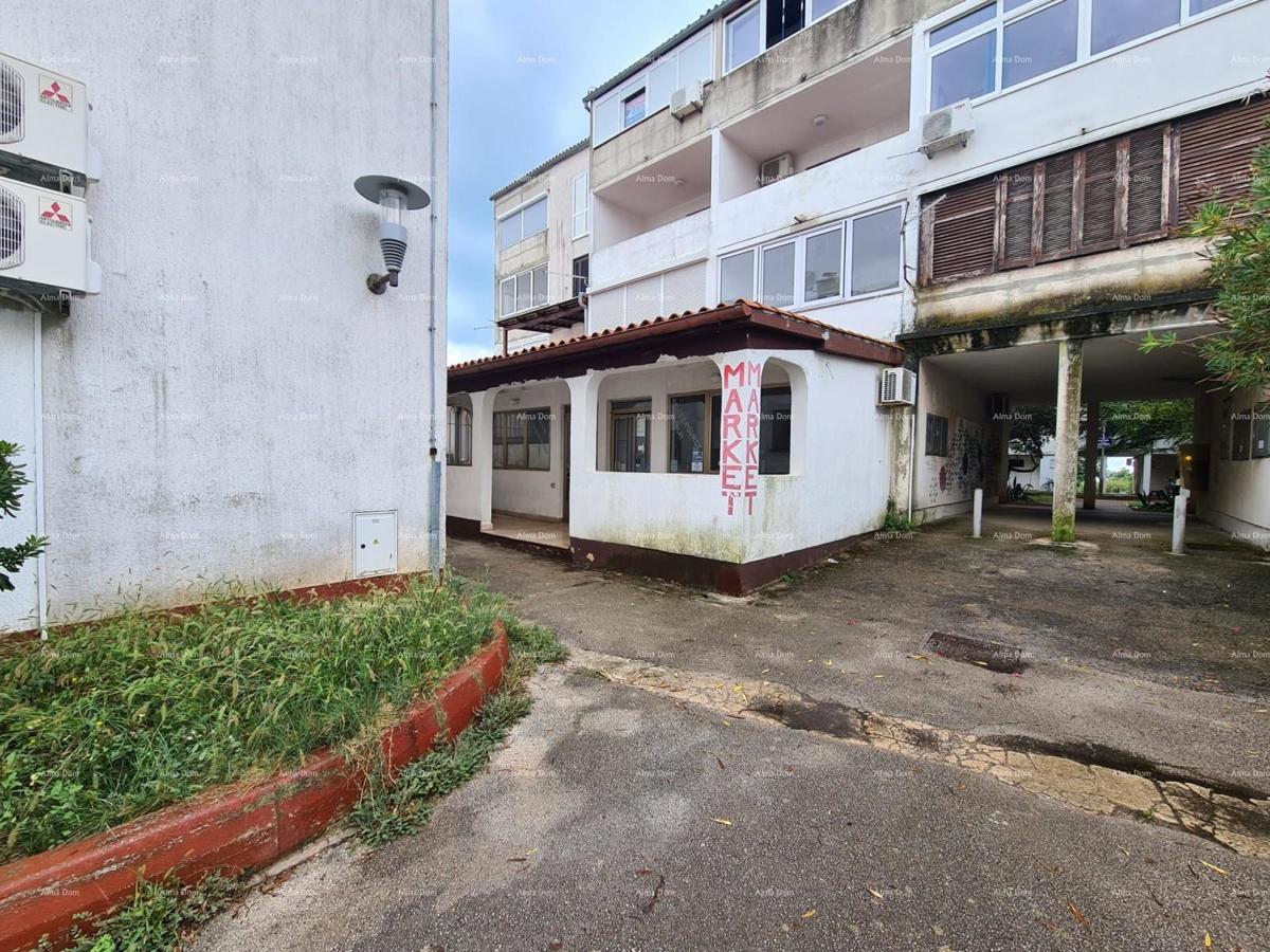 VODNJAN – SPAZIO COMMERCIALE / APPARTAMENTI AL PIANO TERRA DEL PALAZZO