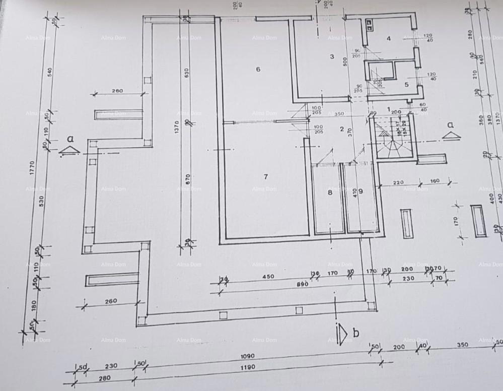 Umago. Una bella casa con sei appartamenti.