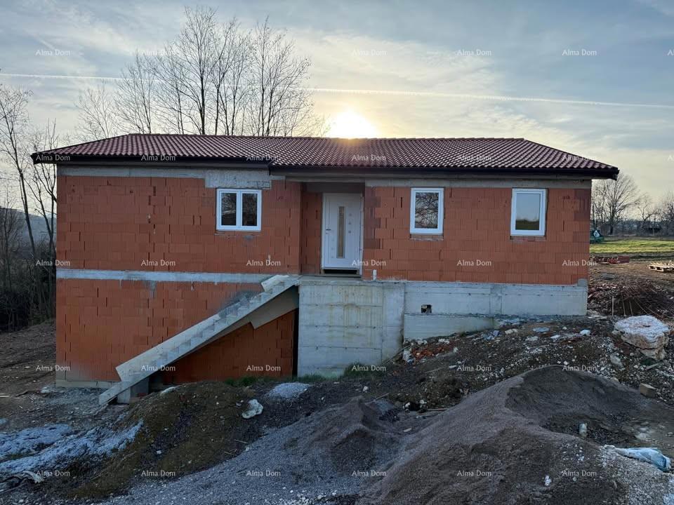 Casa in fase di roh-bau con ampio giardino – Cerovlje