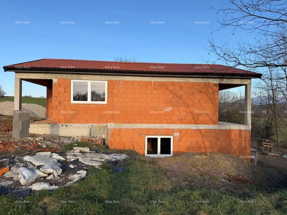 Casa in fase di roh-bau con ampio giardino – Cerovlje