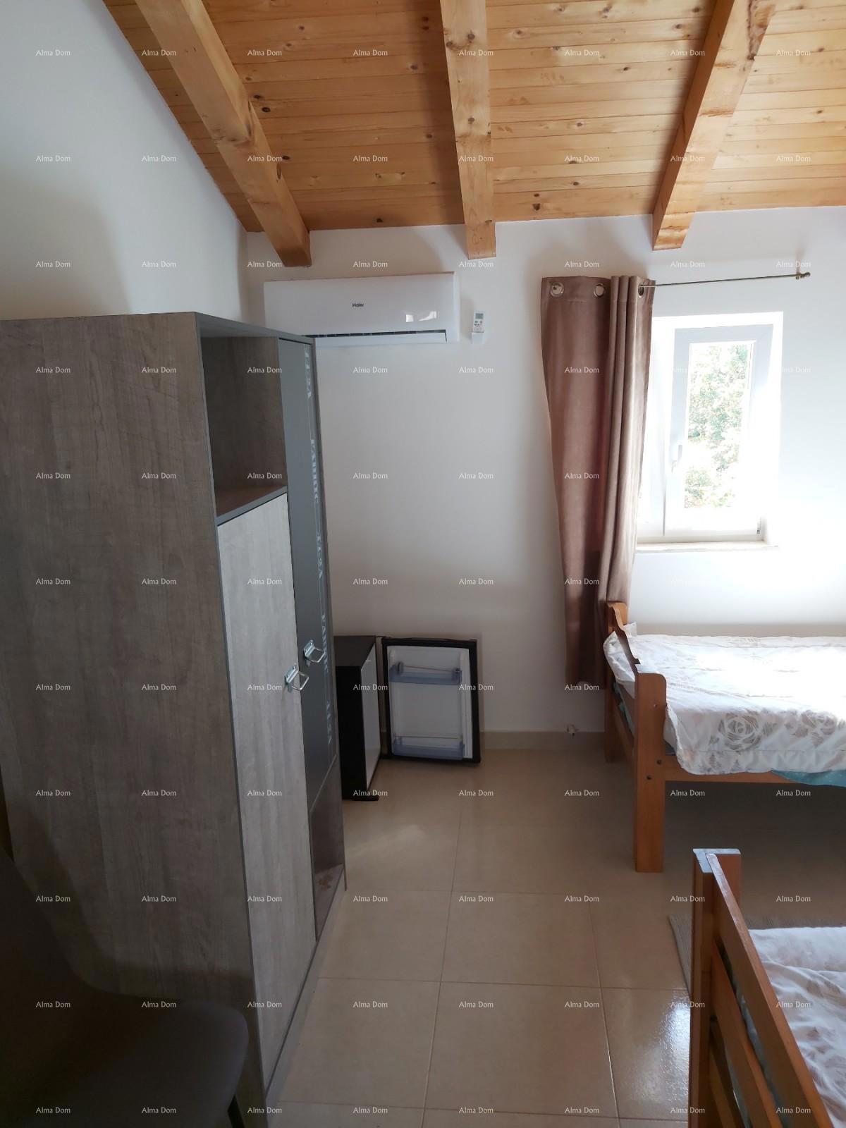 In vendita casa con cantina, grande terrazza, due appartamenti trilocali, giardino. Ottima opportunità di investimento!