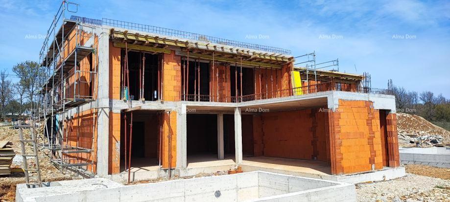 In vendita duplex casa in un tranquillo quartiere vicino a Vodnjan.