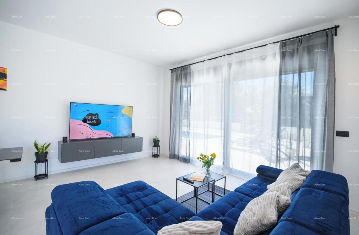 KANFANAR, MODERNA VILLA PRIZEMNICA CON PISCINA – POSIZIONE TRANQUILLA