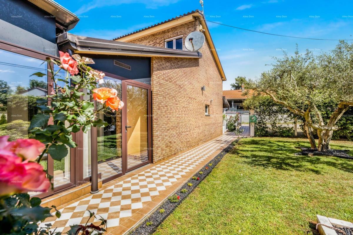 Vendita di due case collegate a Pomer