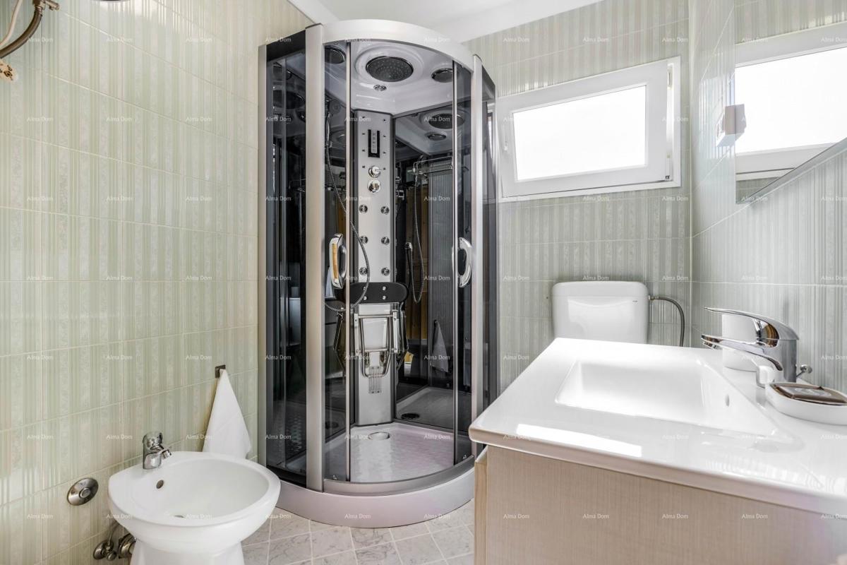 Vendita di due case collegate a Pomer