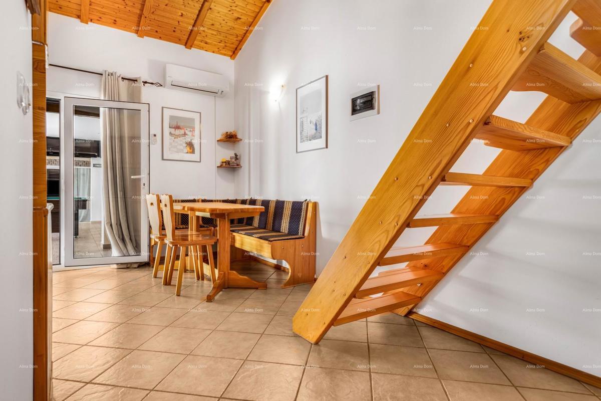 Vendita di due case collegate a Pomer