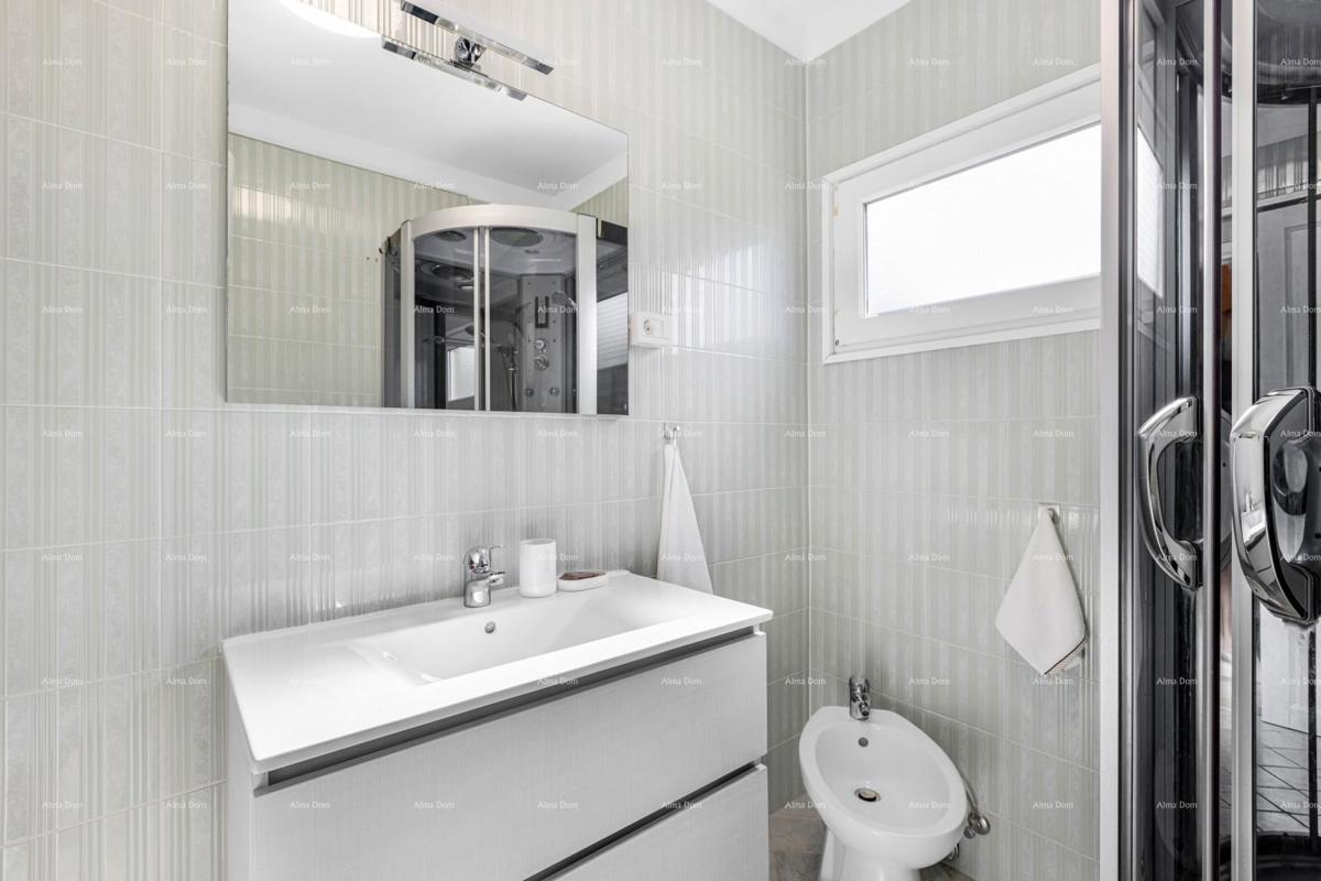 Vendita di due case collegate a Pomer