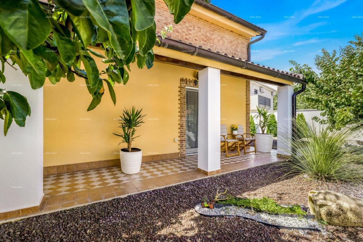 Vendita di due case collegate a Pomer